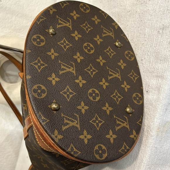 Authentic Louis Vuitton Monogram Bucket GM Shoulder Tote Bag - Picture 5 of 14